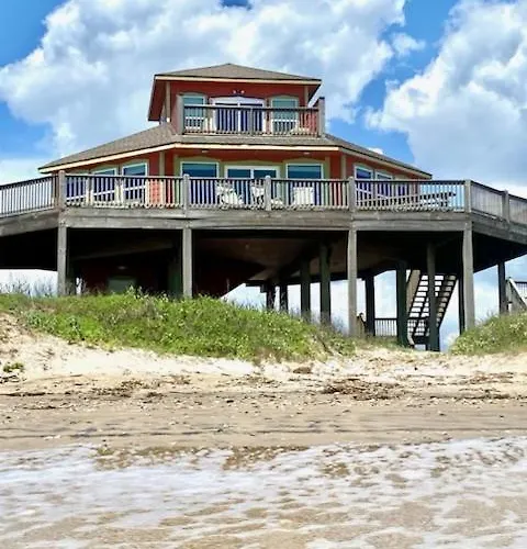 Stunning Beachfront 3 Bedroom Home, Coralmoonbeach