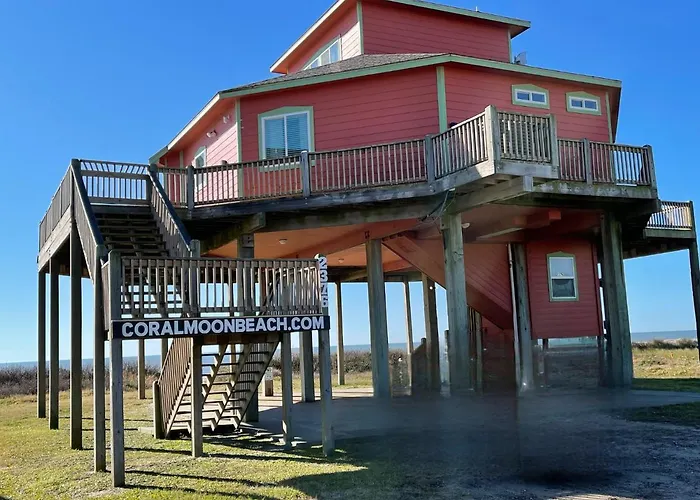Stunning Beachfront 3 Bedroom Home, Coralmoonbeach