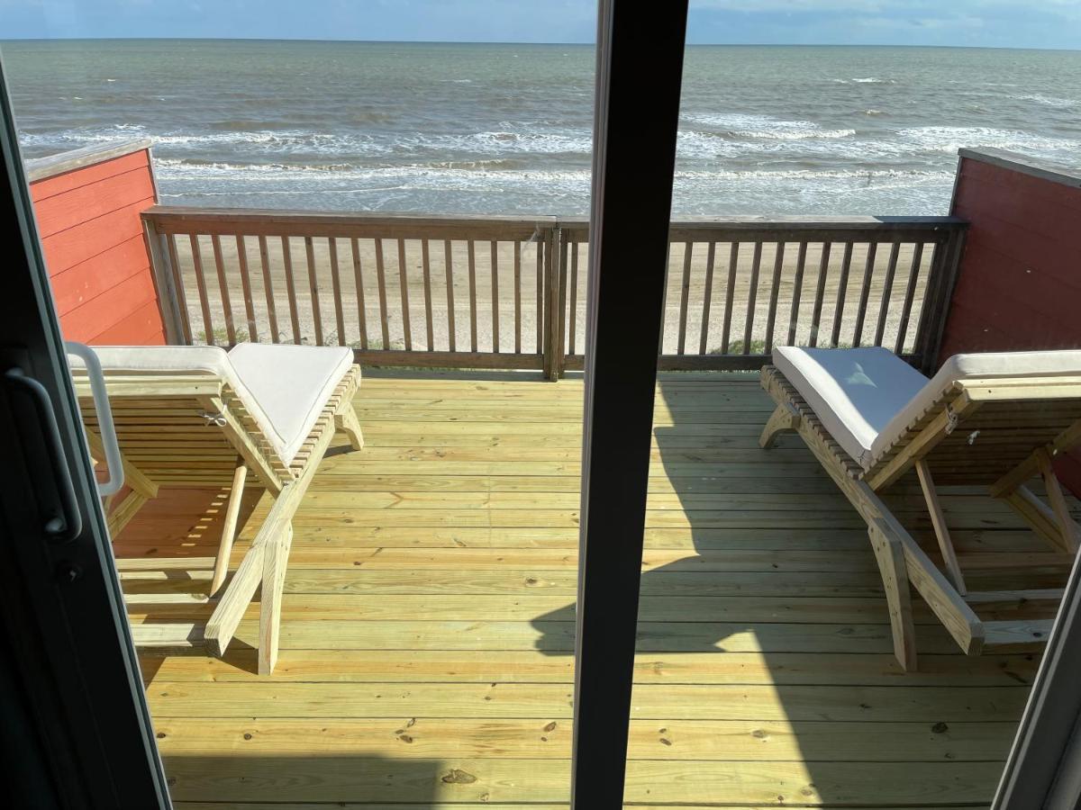 Ferienhaus Stunning Beachfront 3 Bedroom Home, Coralmoonbeach *